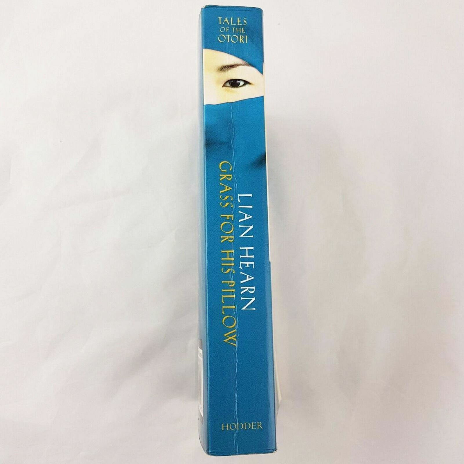 Grass for His Pillow Tales of the Otori by Lian Hearn Paperback 2005 New Edition