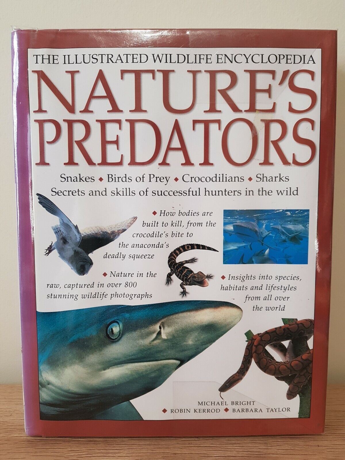 Nature's Predators (The Illustrated Wildlife Encyclopaedia) Hardcover Book