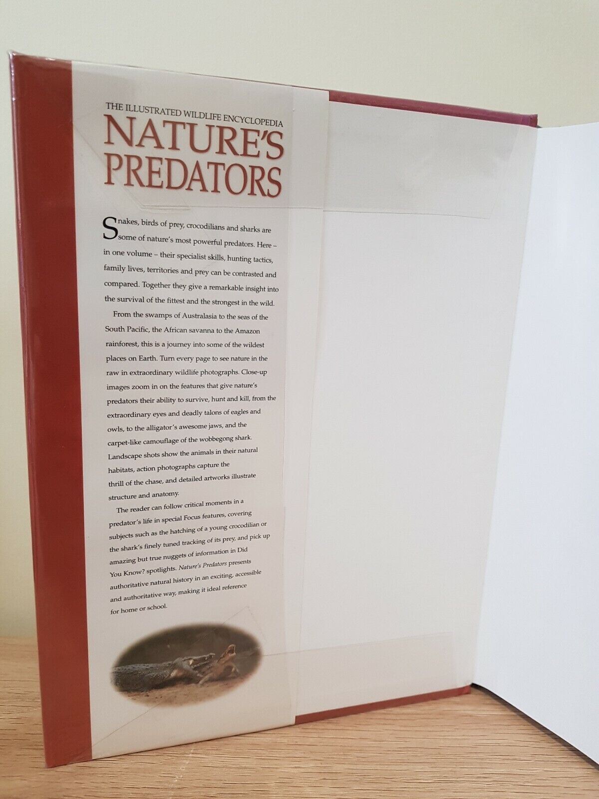 Nature's Predators (The Illustrated Wildlife Encyclopaedia) Hardcover Book