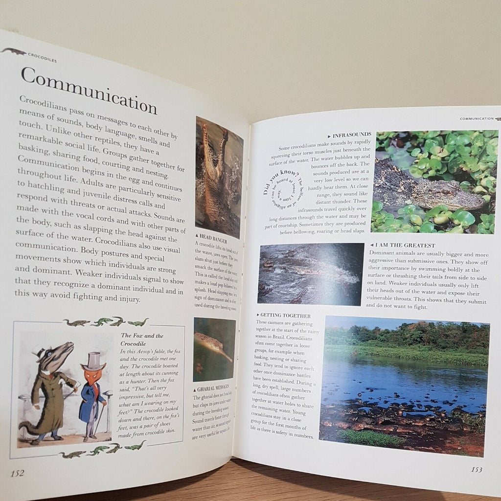 Nature's Predators (The Illustrated Wildlife Encyclopaedia) Hardcover Book