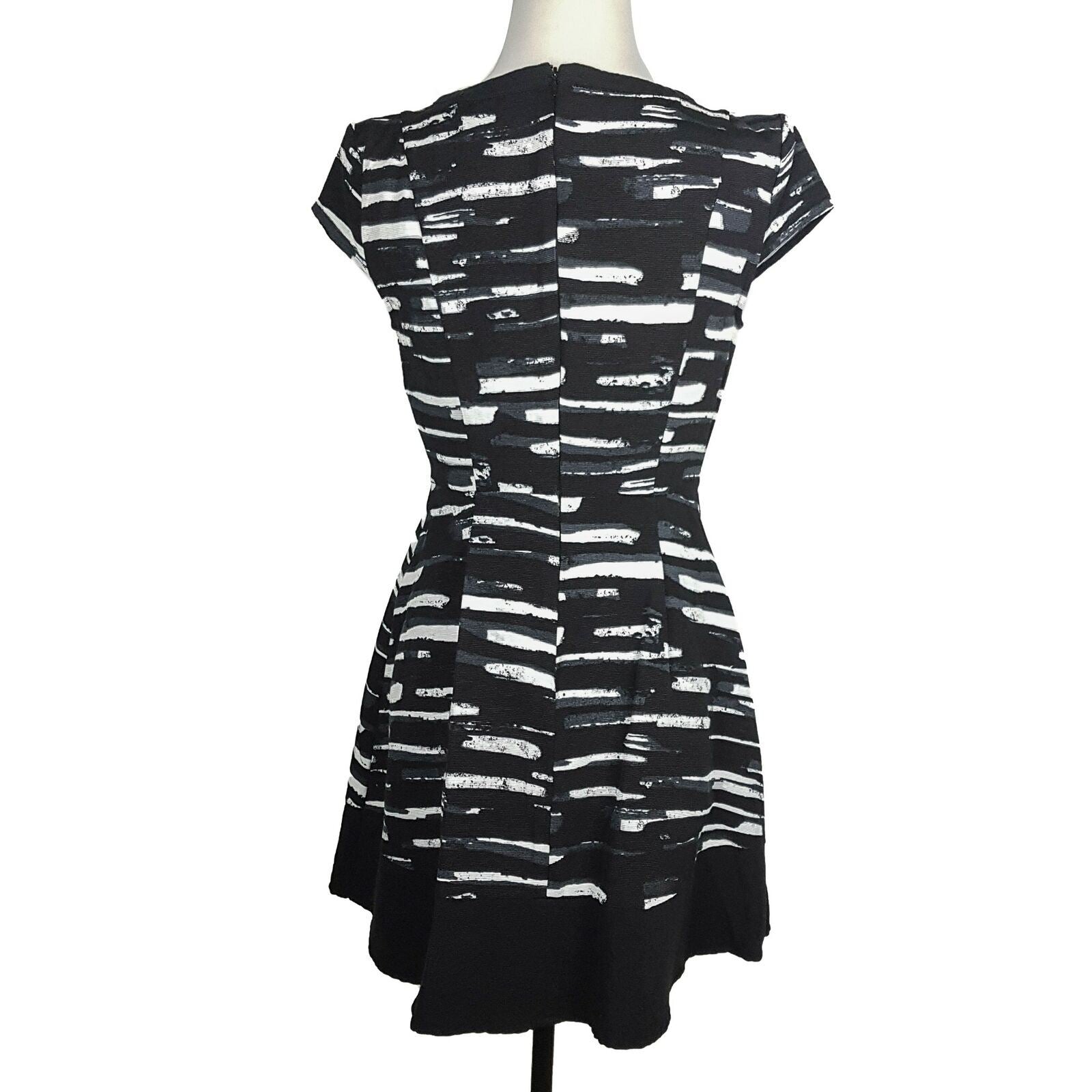 Tokito A-Line Fit & Flare Mini Dress Cocktail Party Short Sleeve Zipper Back