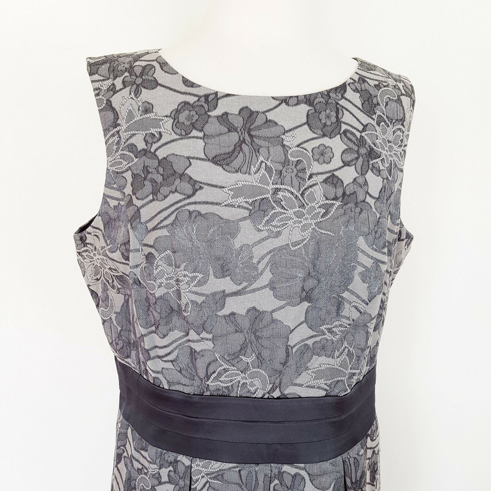 DIANA FERRARI Sleeveless Floral Printed Silky Sash Cocktail Party Dress Size 14
