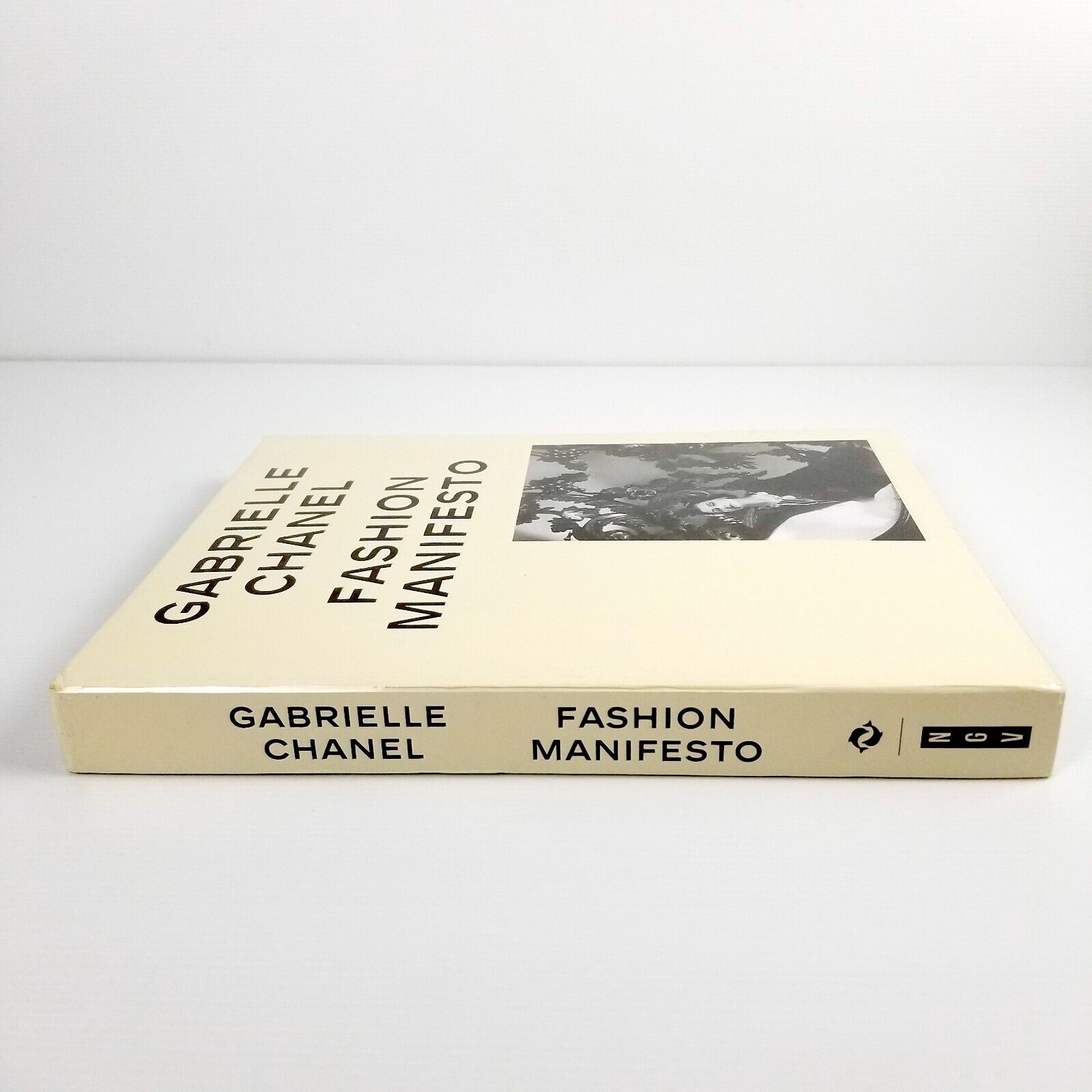 Gabrielle Chanel (Revised Edition) Fashion Manifesto by Miren Arzalluz Hardcover