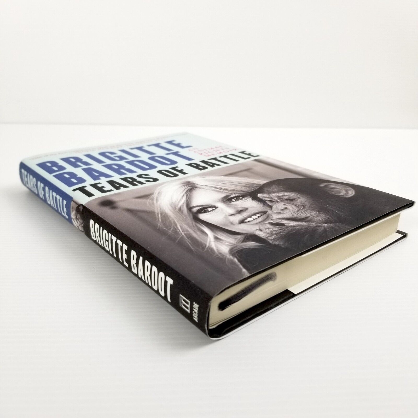 Tears of Battle: An Animal Rights Memoir by Brigitte Bardot (English) Hardcover