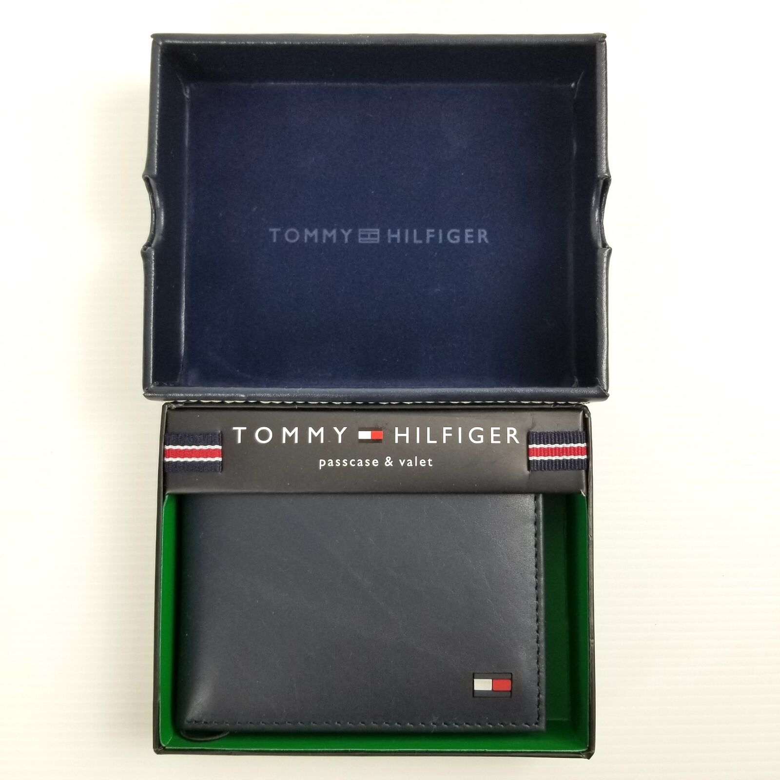 Tommy Hilfiger Men's Bifold Leather Wallet Billfold Navy Dore Blue New Gift Box