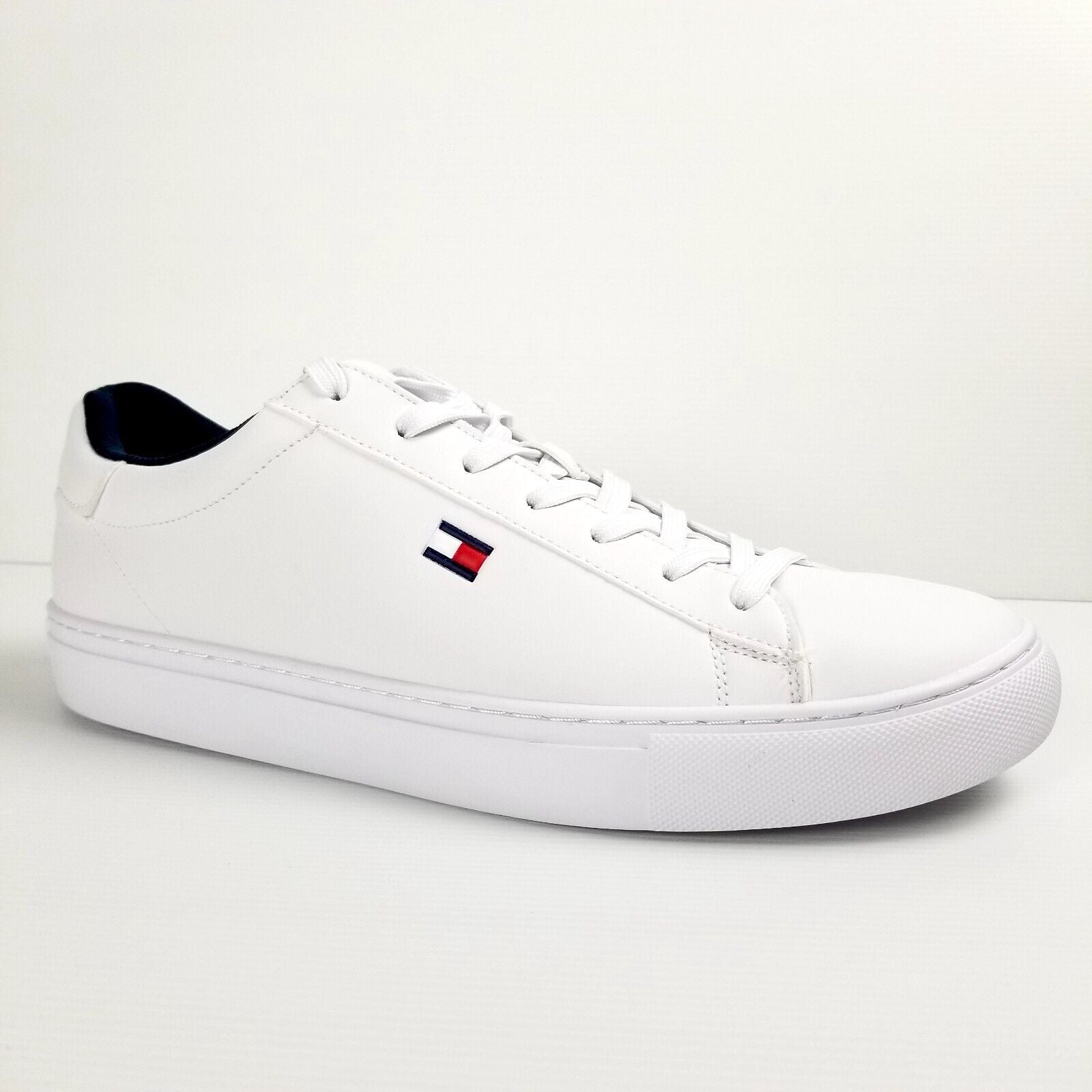 Tommy Hilfiger Men's Brecon Sneaker US 11 M White Smart Casual Dress Shoes New
