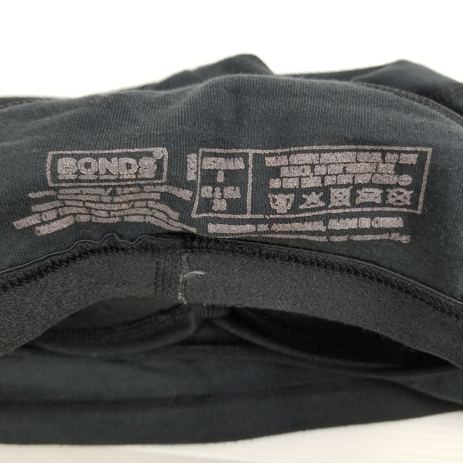 Bonds Size 4-6 Black Sports Top with Built-In Padded Bra Activewear Yoga Gym