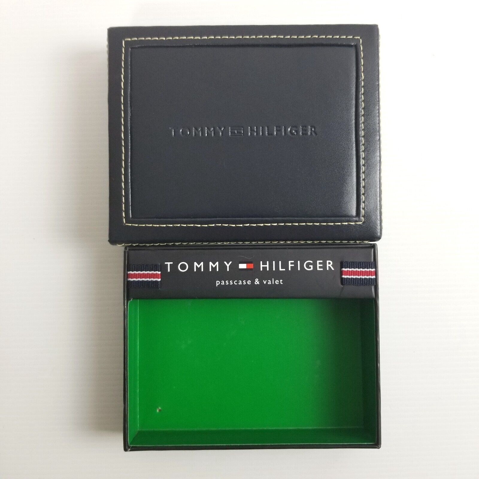 Tommy Hilfiger Wallet Gift Box Deluxe Velvet Inlay Passcase Valet 125mm x 100mm