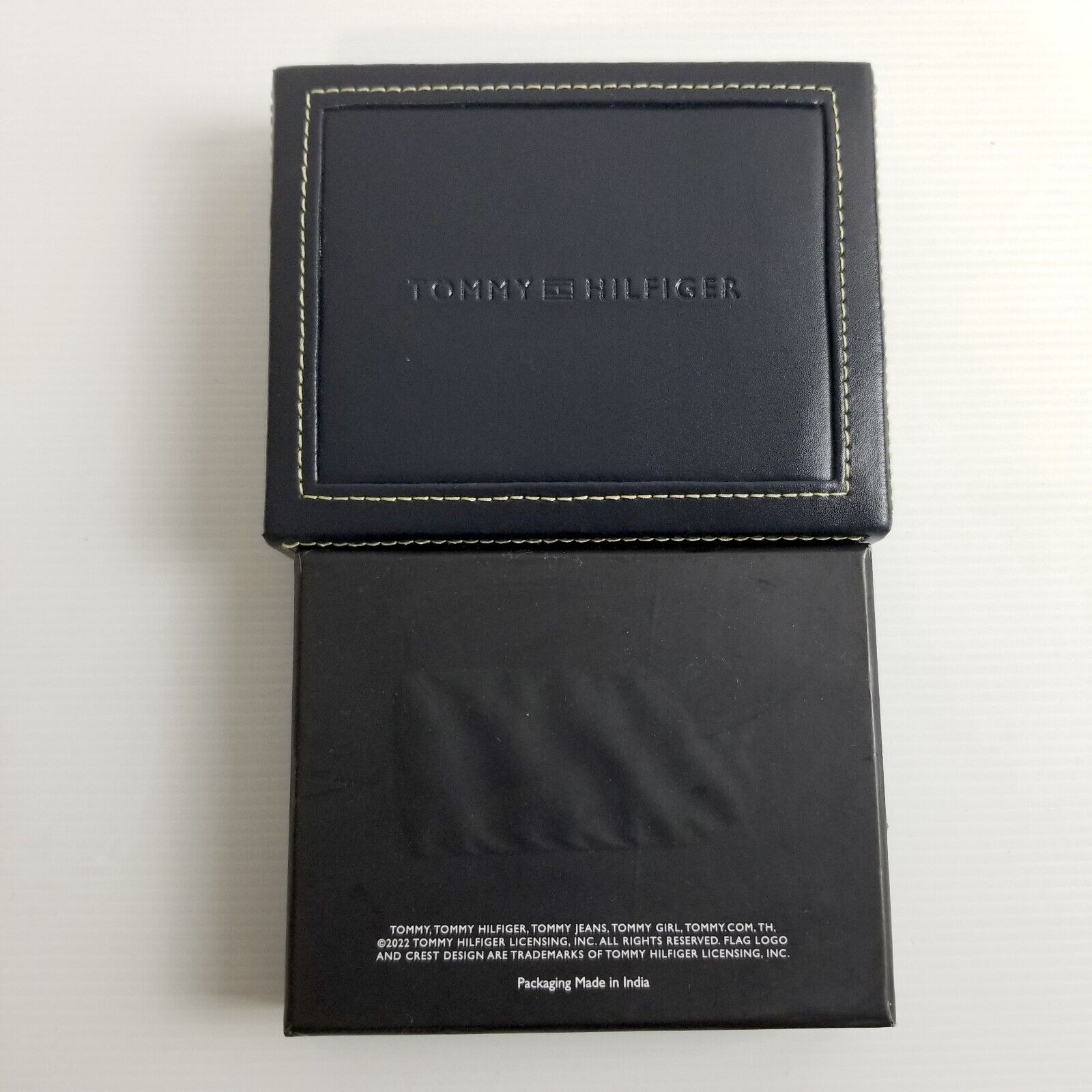 Tommy Hilfiger Wallet Gift Box Deluxe Velvet Inlay Passcase Valet 125mm x 100mm