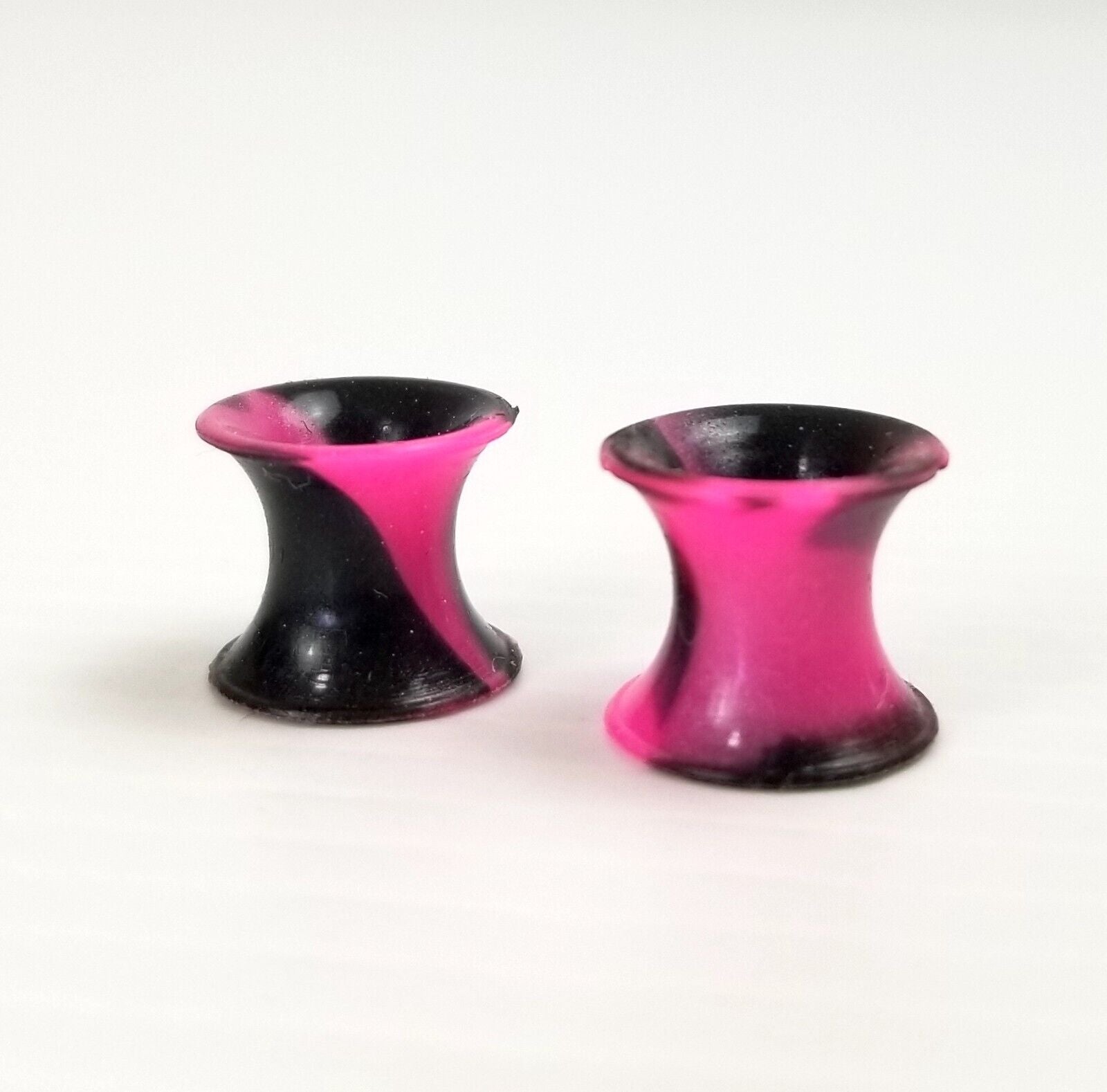 Black/Pink Marble 6mm Ear Gauges Silicone Flesh Tunnels Flexible Tie Dye Punk