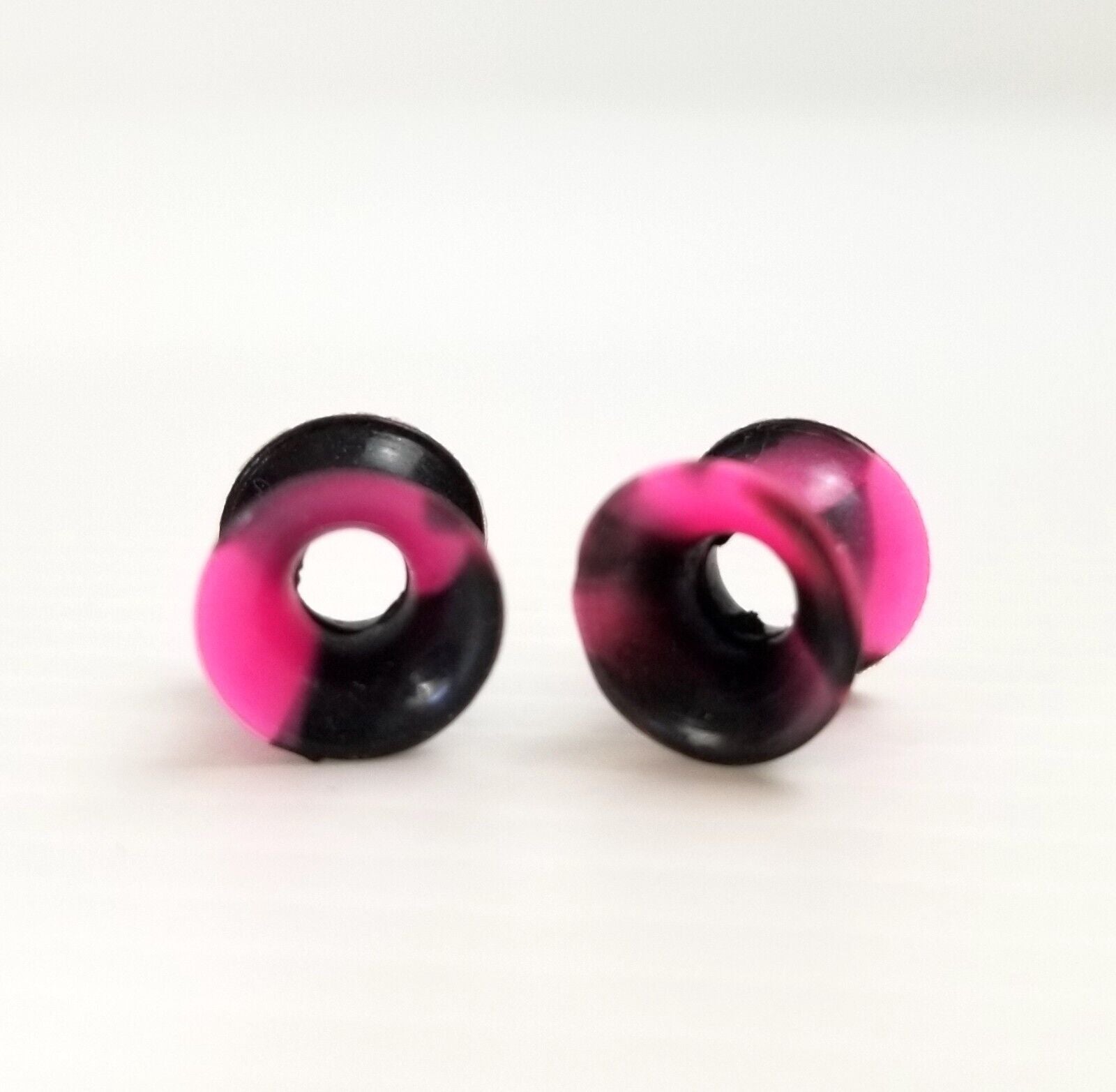 Black/Pink Marble 6mm Ear Gauges Silicone Flesh Tunnels Flexible Tie Dye Punk