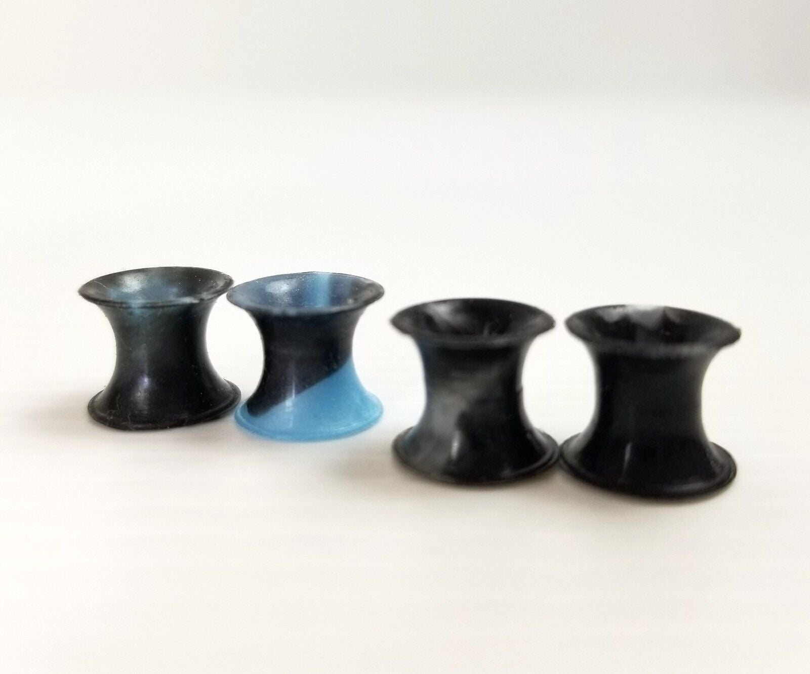 4pcs Black/Blue Marble 6mm Ear Gauges Silicone Flesh Tunnels Flexible Tie Dye