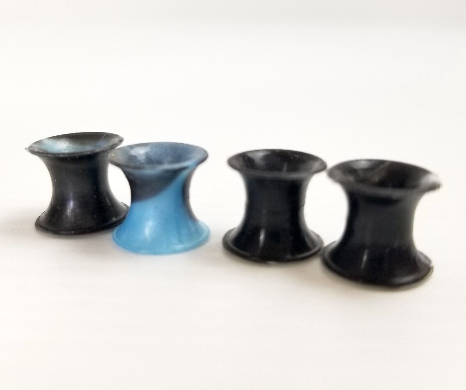 4pcs Black/Blue Marble 6mm Ear Gauges Silicone Flesh Tunnels Flexible Tie Dye