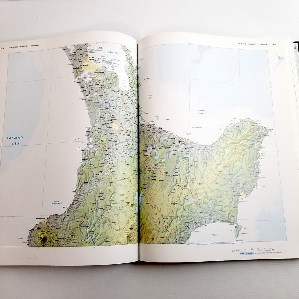 Vintage Rare The Macquarie World Atlas by Macquarie (Hardcover, 1994) Large Book