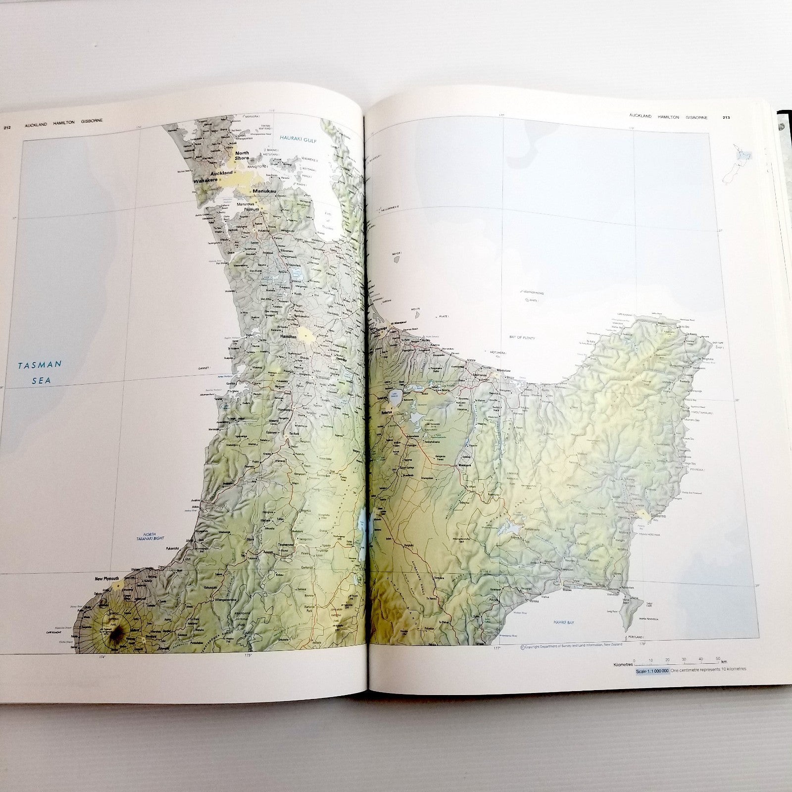 Vintage Rare The Macquarie World Atlas by Macquarie (Hardcover, 1994) Large Book