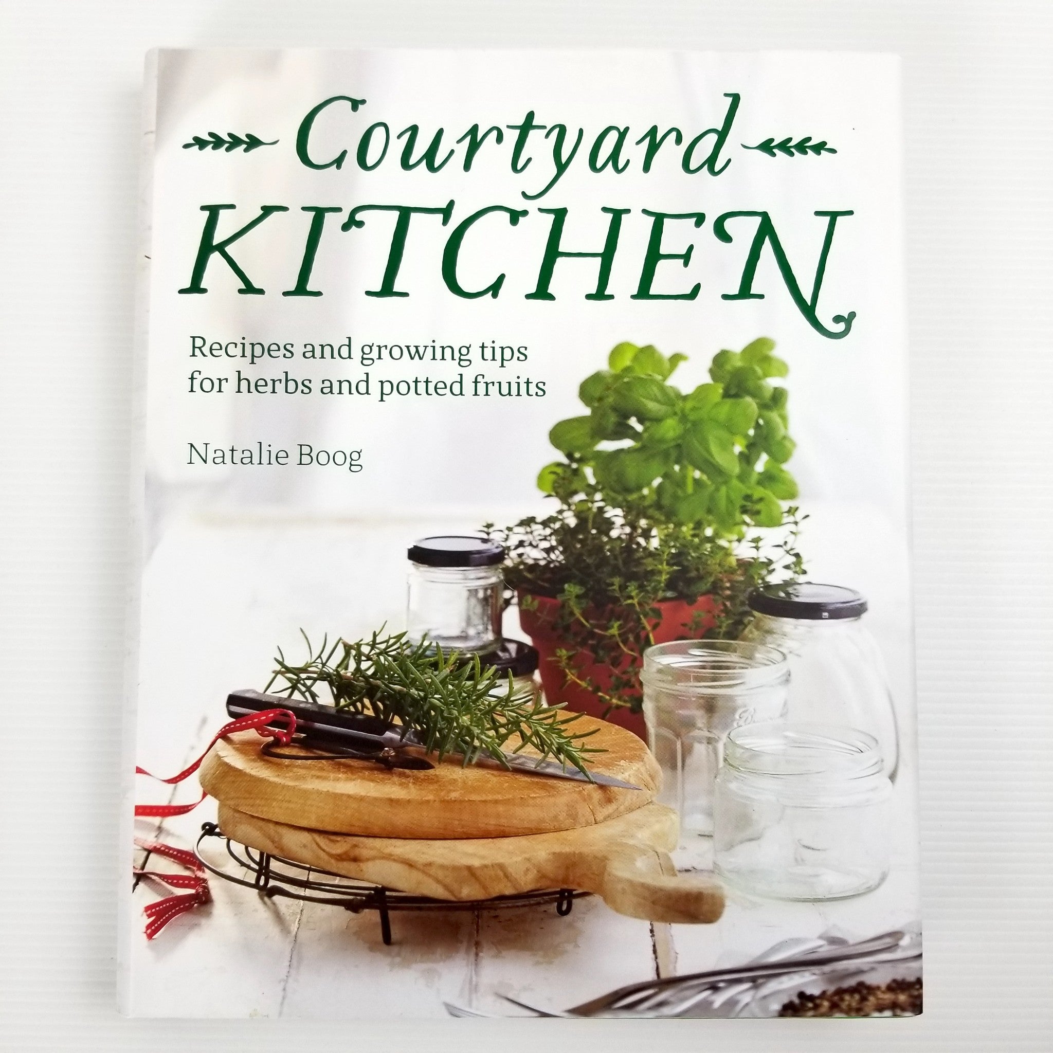Courtyard Kitchen: Recipes and growing tips for herbs and potted fruits, N. Boog