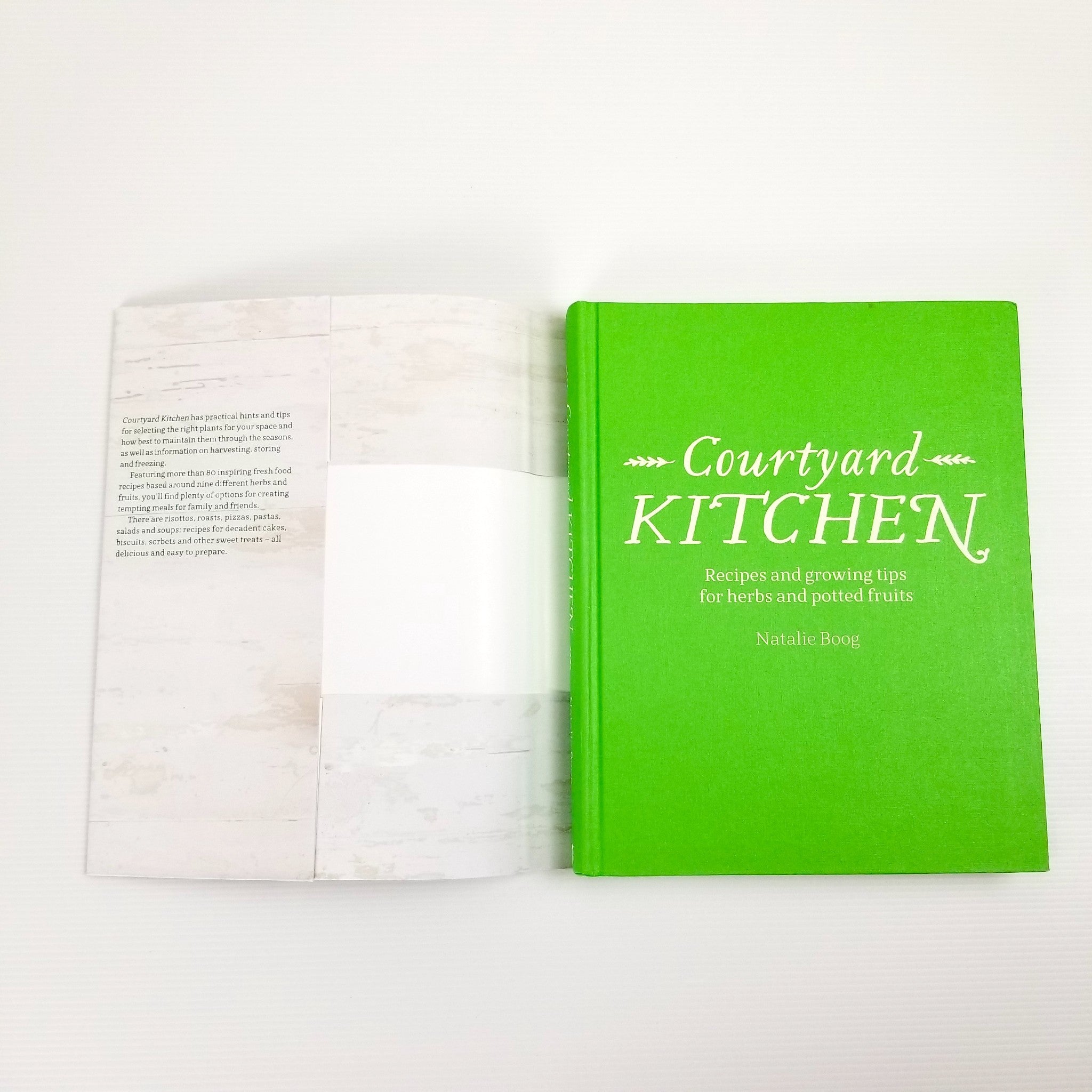 Courtyard Kitchen: Recipes and growing tips for herbs and potted fruits, N. Boog