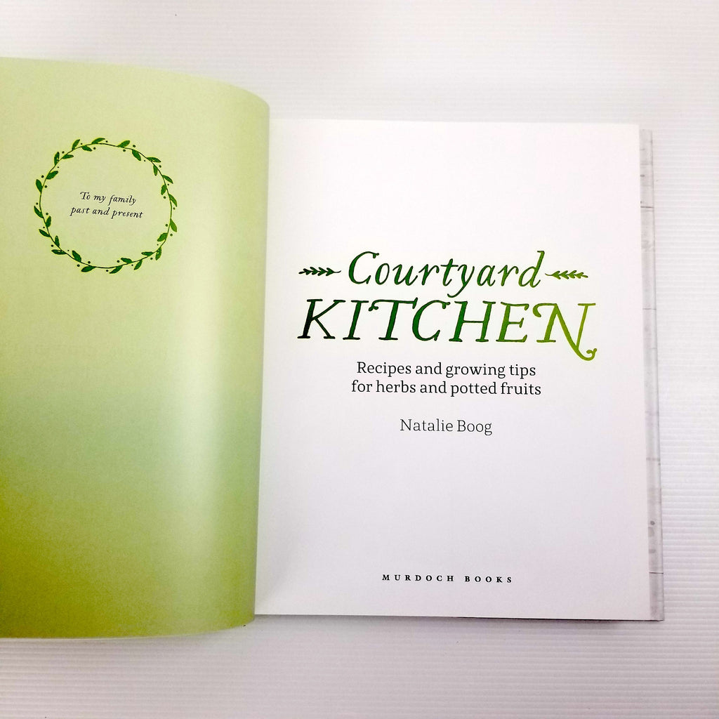 Courtyard Kitchen: Recipes and growing tips for herbs and potted fruits, N. Boog