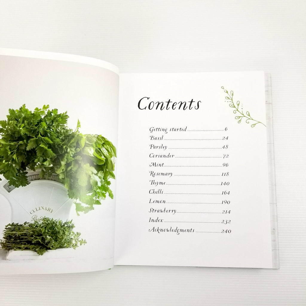 Courtyard Kitchen: Recipes and growing tips for herbs and potted fruits, N. Boog