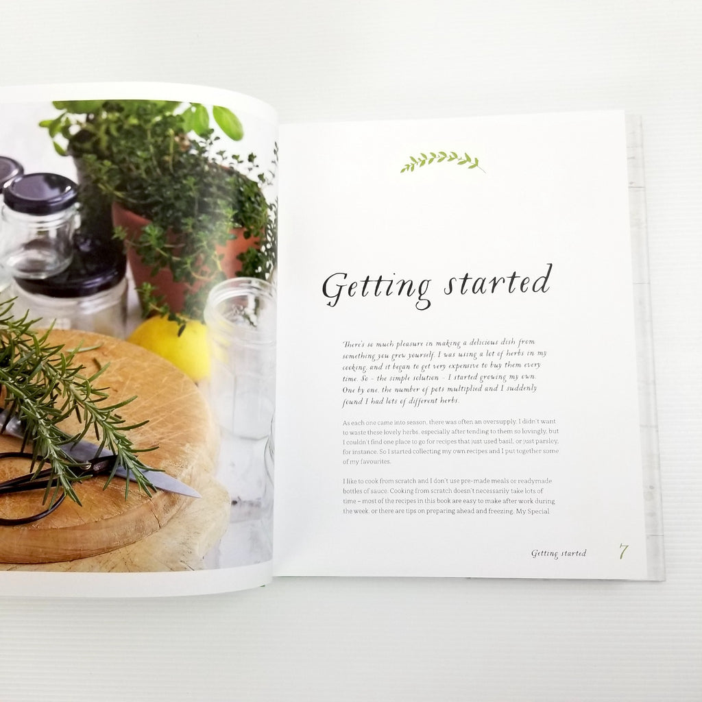 Courtyard Kitchen: Recipes and growing tips for herbs and potted fruits, N. Boog