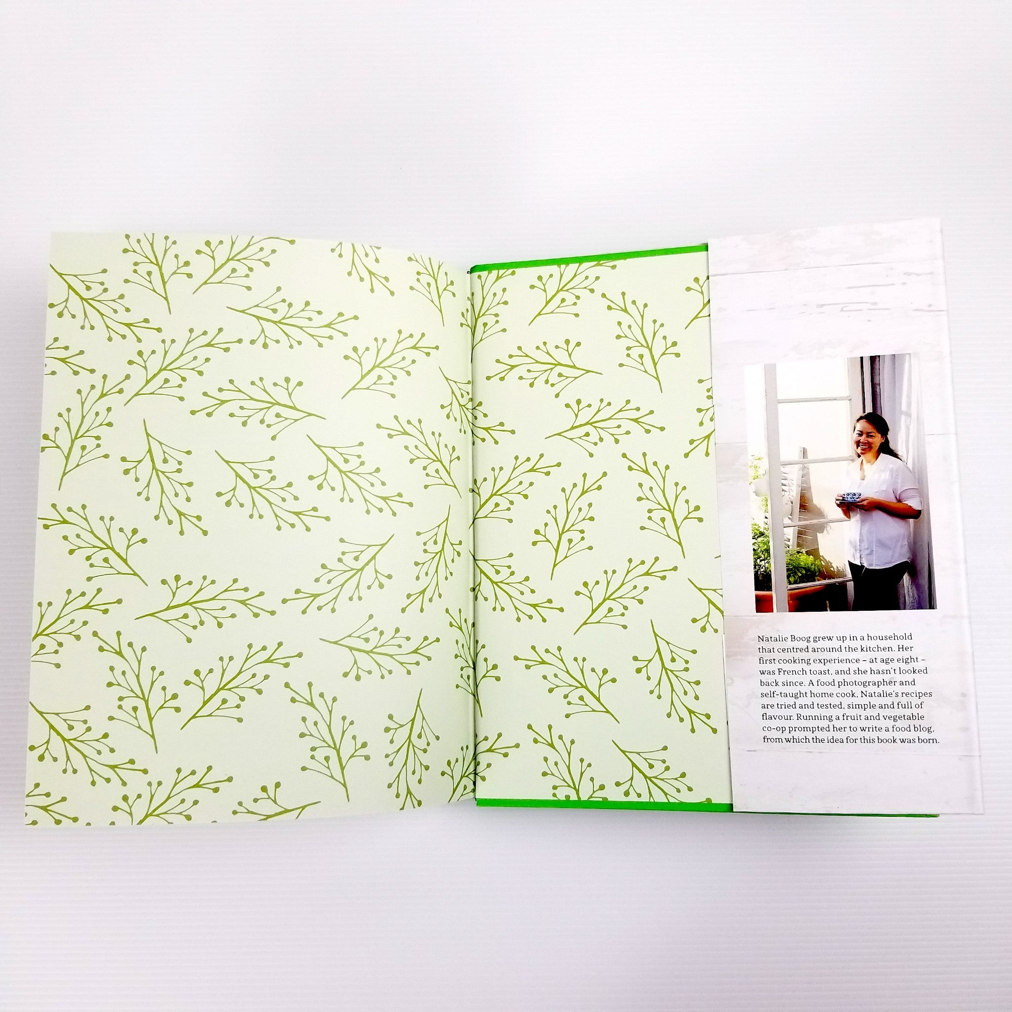 Courtyard Kitchen: Recipes and growing tips for herbs and potted fruits, N. Boog