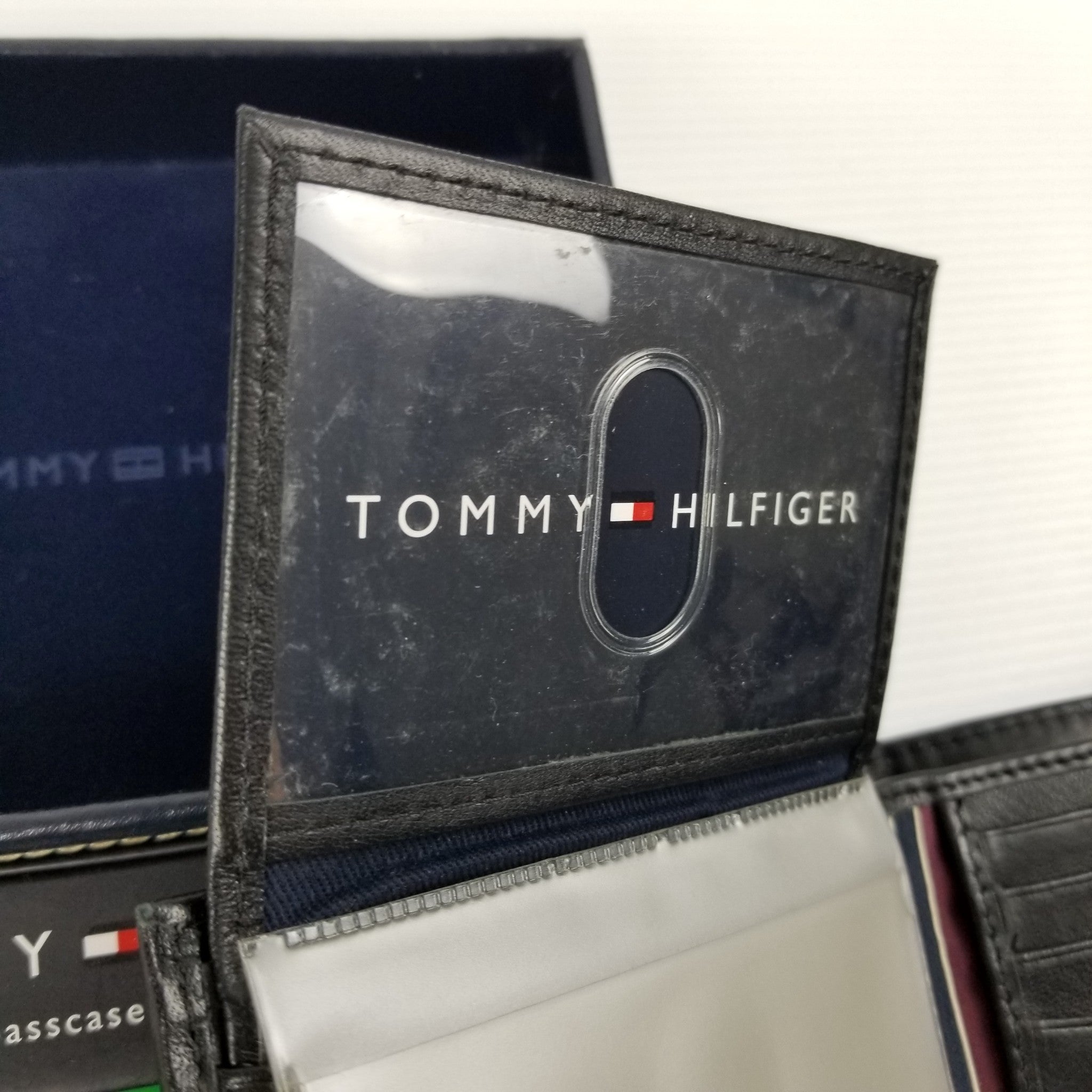 Tommy Hilfiger Men's Bifold Leather Wallet Passcase Stockton Billfold Black, New